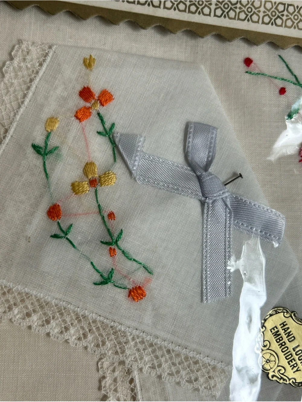 Vntage Hand Embroidered Floral Linen Handkerchiefs - White